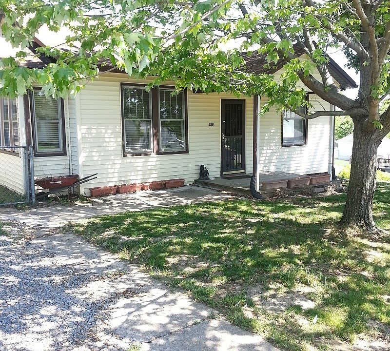 2nd image of 939 Peck St NW