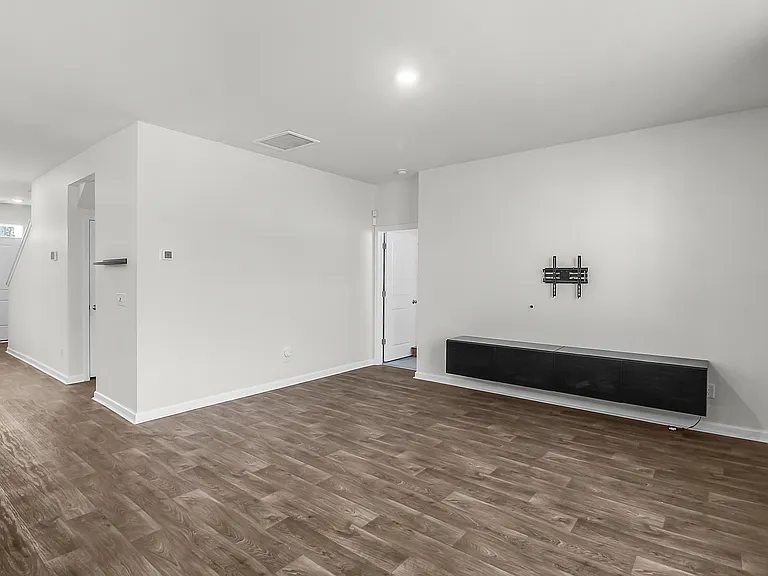 110 Cole St — Photo 21