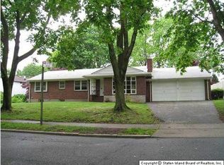 121 Grymes Hill Rd, Staten Island, NY 10301
