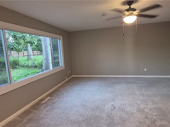 3rd image of 6417 Alderwood Rd