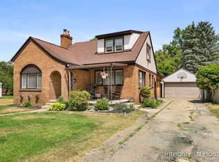 825 Northlawn St NE, Grand Rapids, MI 49505