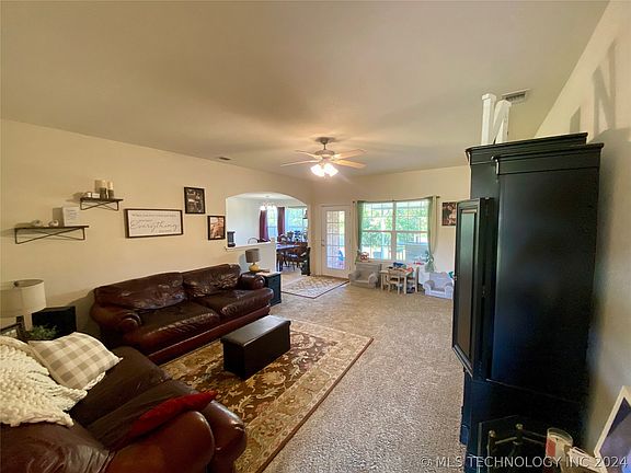 4th image of 4606 Lake Shore Dr