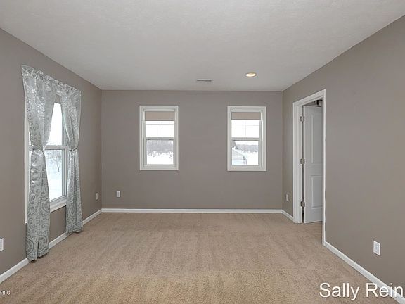5th image of 9777 Hessler Crossing Ave NE