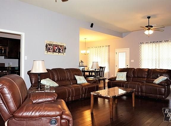 4th image of 102 Carriage Way #0