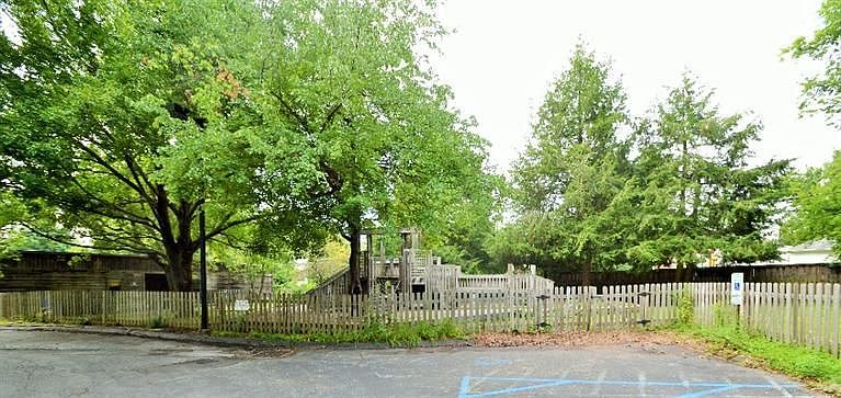 1st image of 166 Crestwood Dr