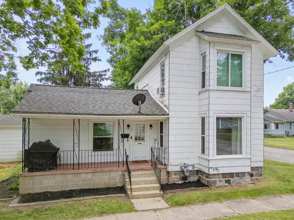 110 Nash St, Sparta, MI 49345