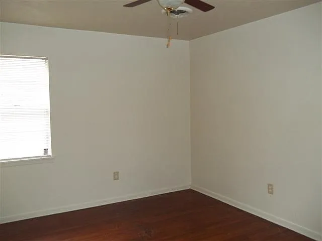 910 Hill St — Photo 10