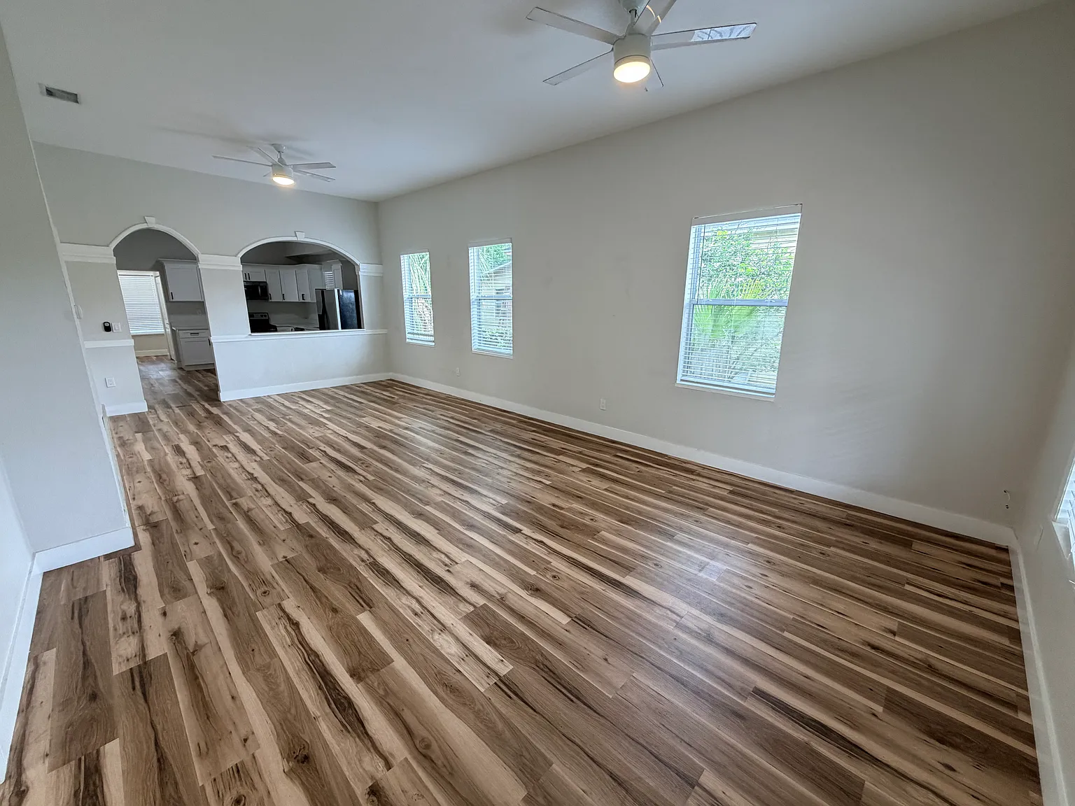 3 bed, 2.0 bath, 1600 sqft, $1,375 — Photo 1