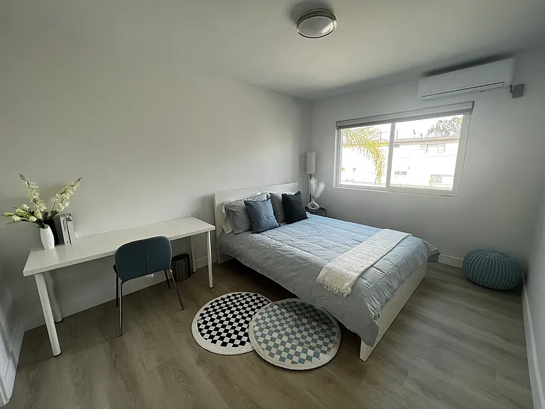 1159 W 36th St — Photo 12