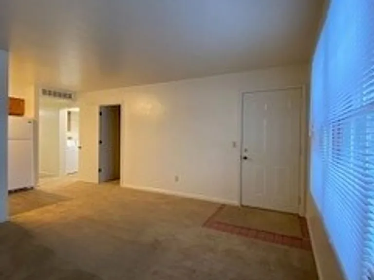 124 S Silverwood Ln — Photo 4