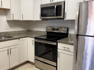 266 Grove St APT 6, Auburndale, MA 02466