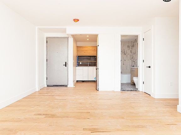 2nd image of 1020 Manhattan Ave #3B