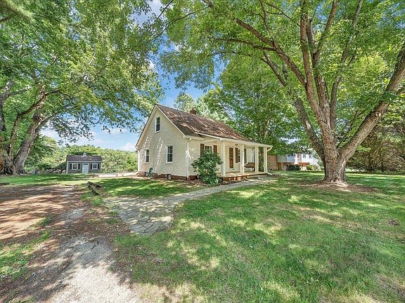 3rd image of 1209 Bishop Rd