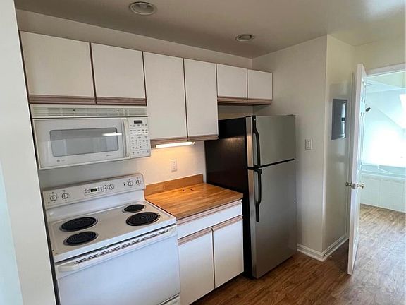 5th image of 707 Cherrington Dr
