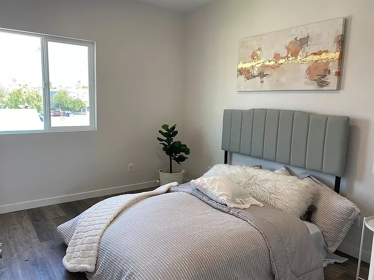 2187 Everett Ave #4 — Photo 6