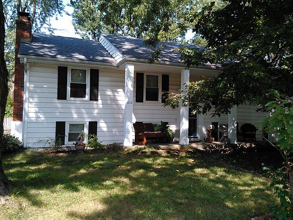 2nd image of 810 SE 13th St