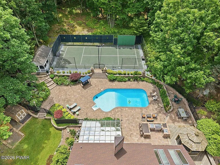 1075 Acacia Dr — Photo 3