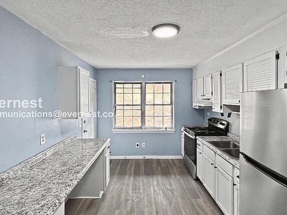3rd image of 18 Inglenook Dr #B