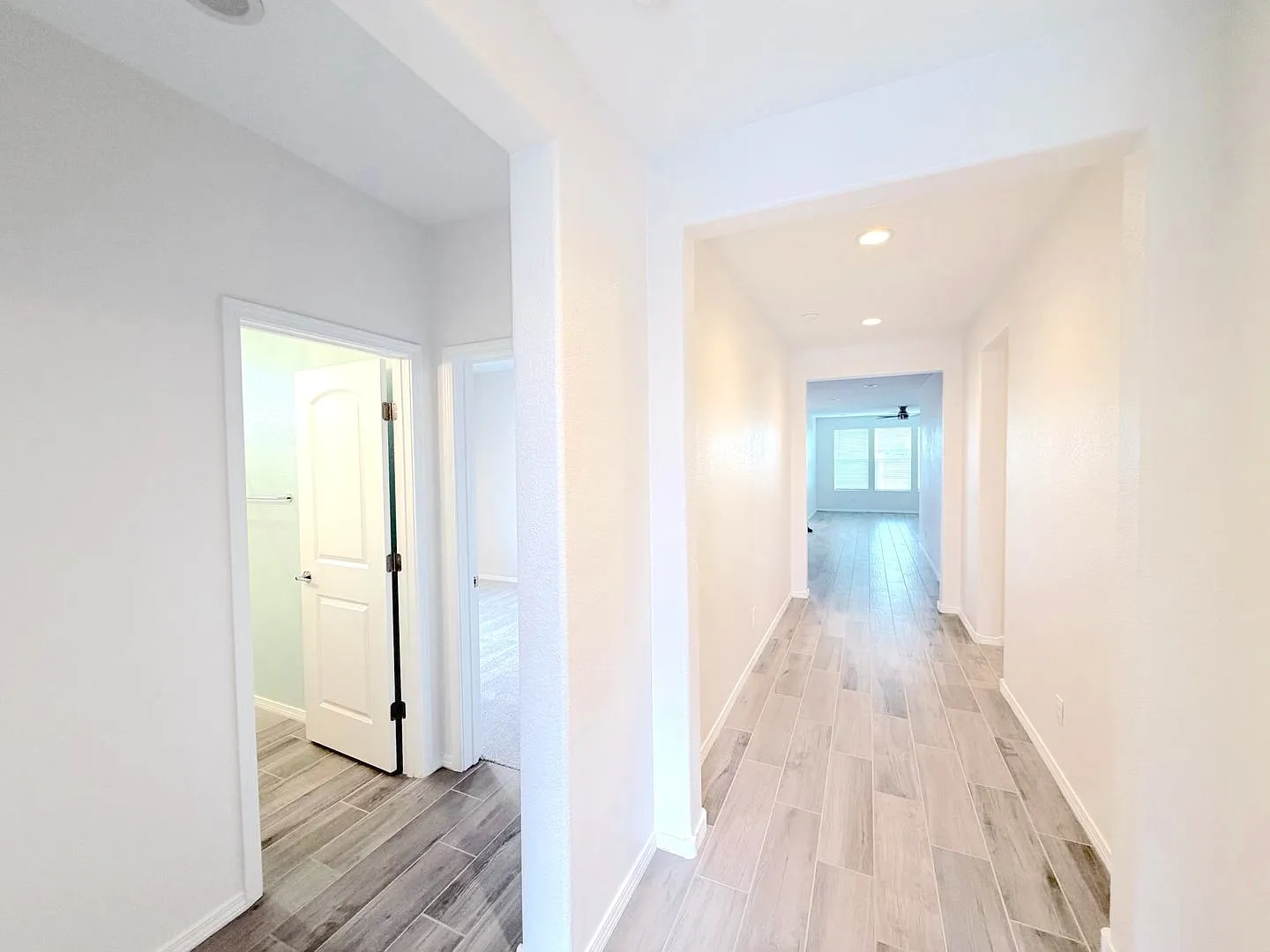 Beautiful new 4-bed, 2-bath home in the Broadmoor Heights area of Rio Rancho! Refrigerated Air! — Photo 3