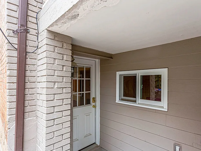 1010 C St SE — Photo 22