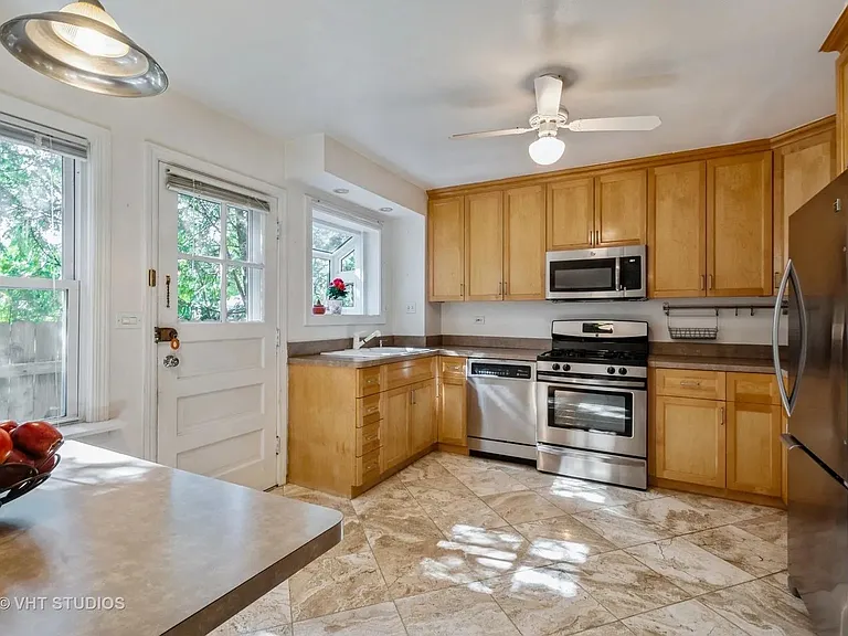 2338 Prairie Ave — Photo 5