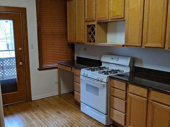 2nd image of 3838 N Kenmore Ave #2