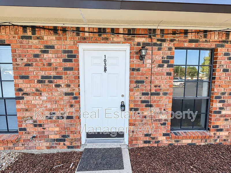 2 bed, 1.5 bath, 1000 sqft, $850 — Photo 2