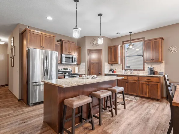10295 Kittredge Pkwy, Albertville, MN 55301