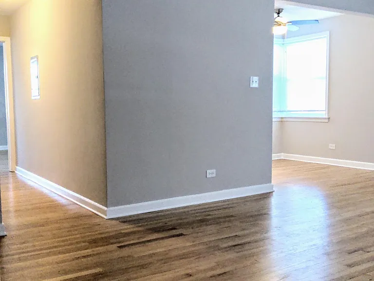 Living room. Image 2.