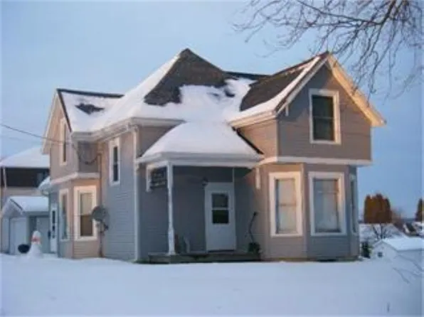 205 S 6th St, Bellevue, IA 52031