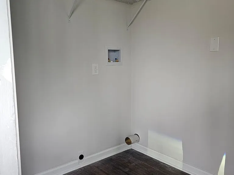 721 Henry St — Photo 15