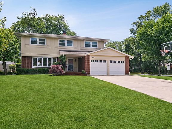 2nd image of 1201 E Barberry Ln