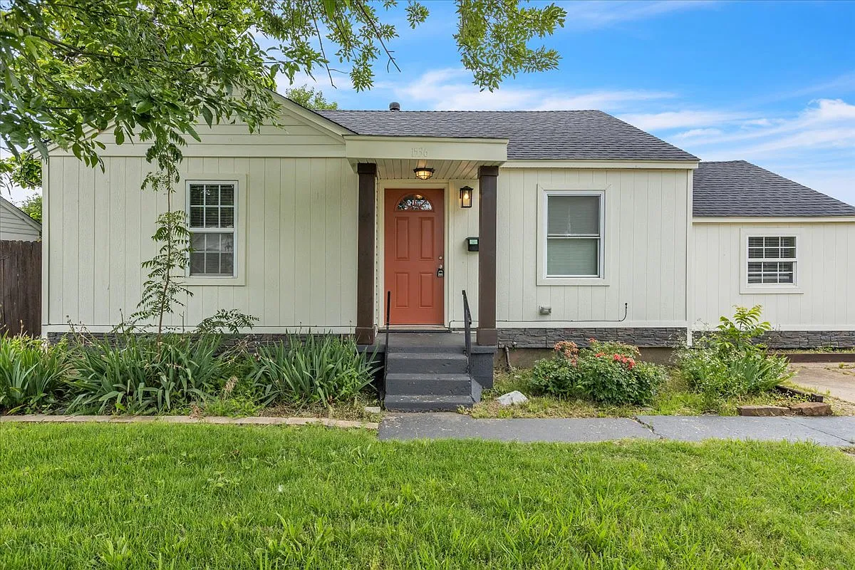 4 bed, 1201 sqft, $1,585 — Photo 1