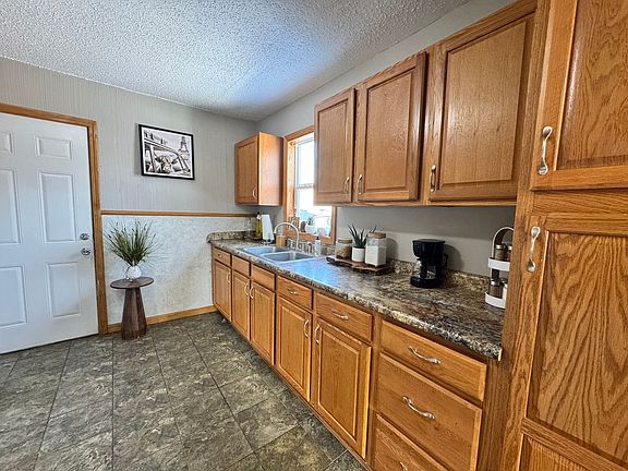 4th image of 418 Hartman Ave