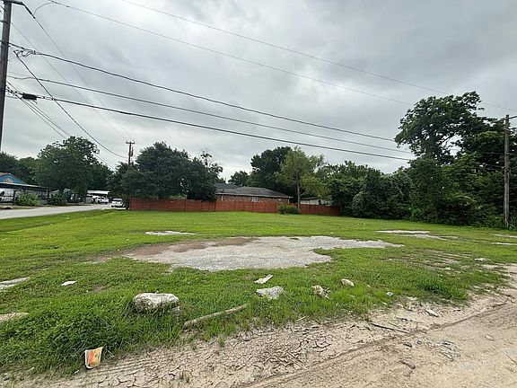 3rd image of 3518 E Lockwood Dr