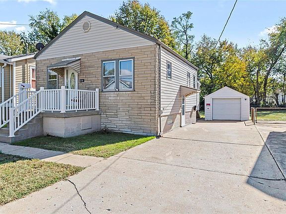 2nd image of 218 W Arlee Ave