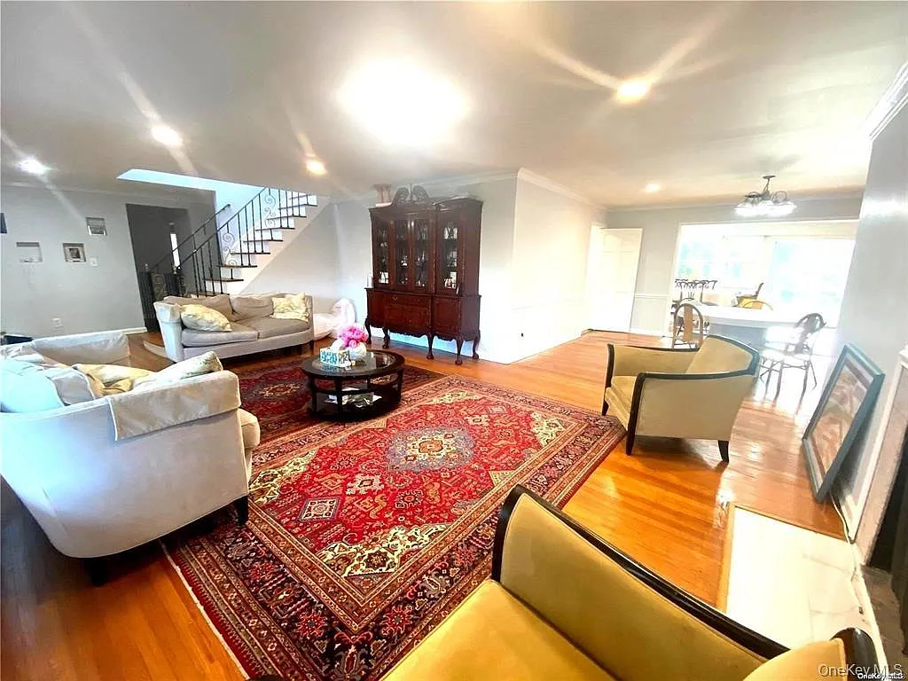 5 bed, 3.5 bath, 3205 sqft, $9,980 — Photo 4