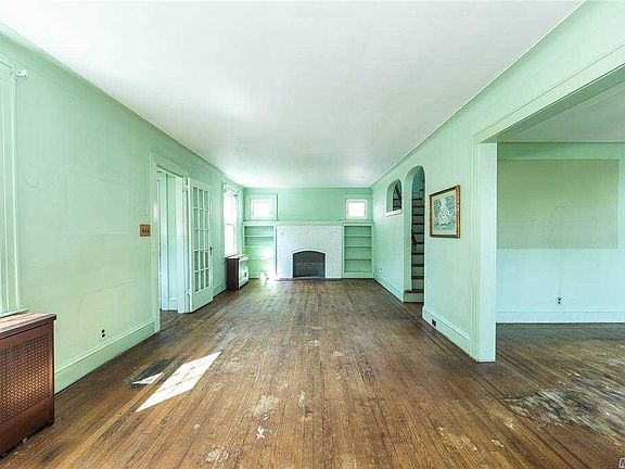 3rd image of 130 Charles St