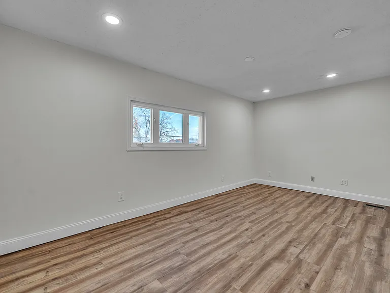 8165 Leonard Dr — Photo 36