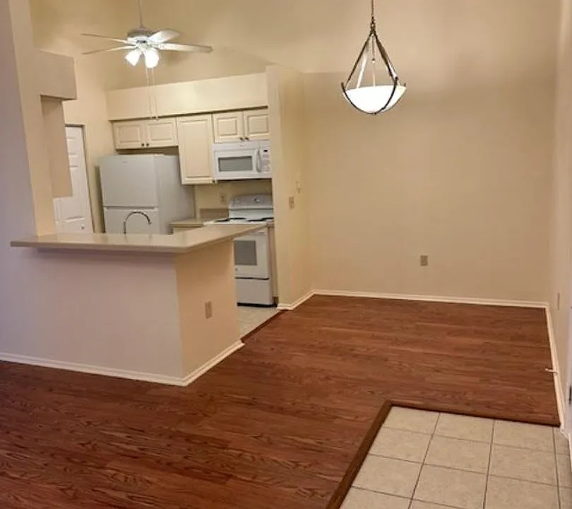 1222 Bermuda Lakes Ln #204