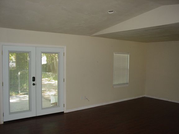 5th image of 1528 Jasmine Ln