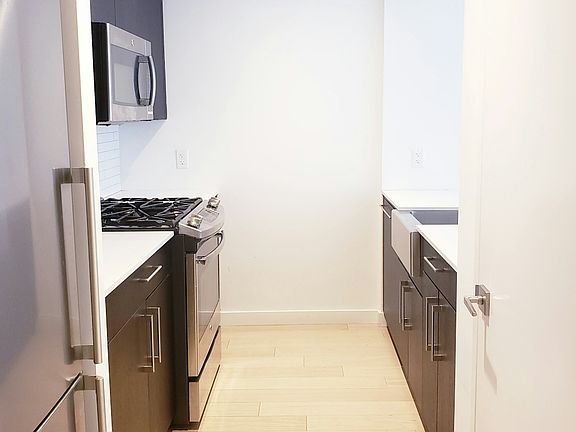 3rd image of 535 W 43rd St APT N6g