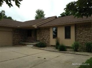 39019 Clearview St, Harrison Township, MI 48045