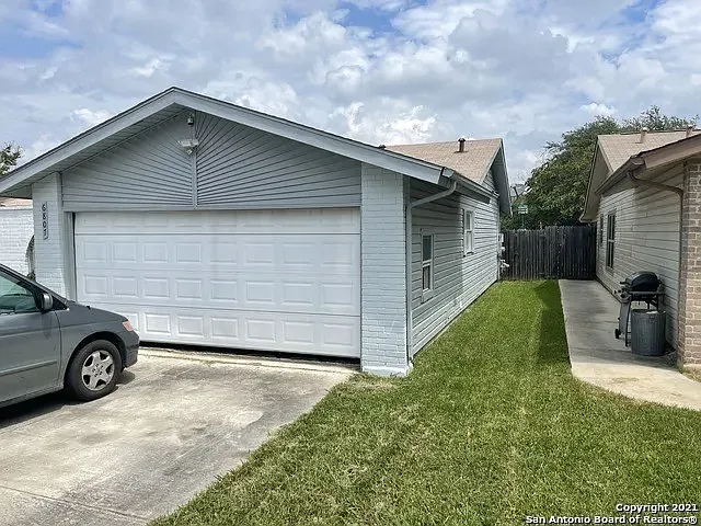 6807 Avila — Photo 3