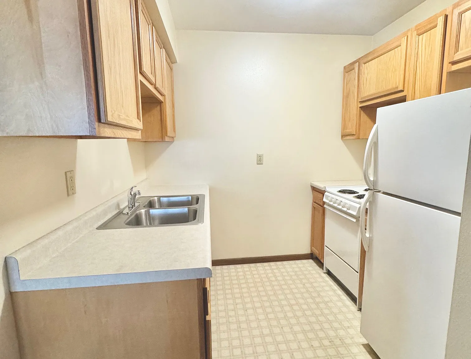 2 bed, $930 — Photo 2