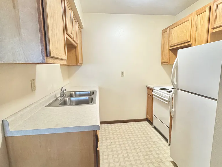 831 Barland St #F2 — Photo 1