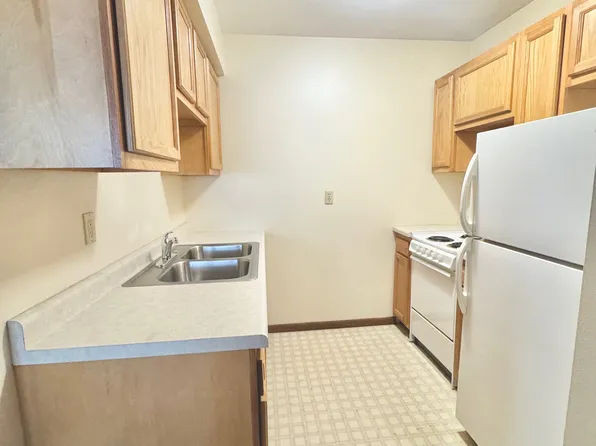 831 Barland St #F2, Eau Claire, WI 54701