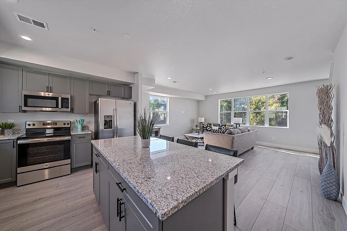 2 bed, 2.5 bath, 1550 sqft, $2,950 — Photo 3