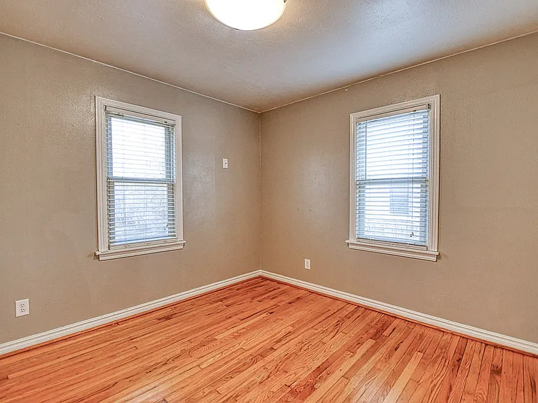 1117 Grover Ln — Photo 16