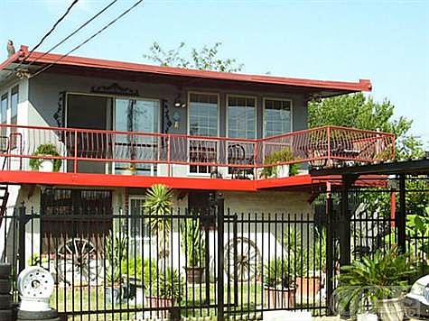 1st image of 1303 N Barry Ave